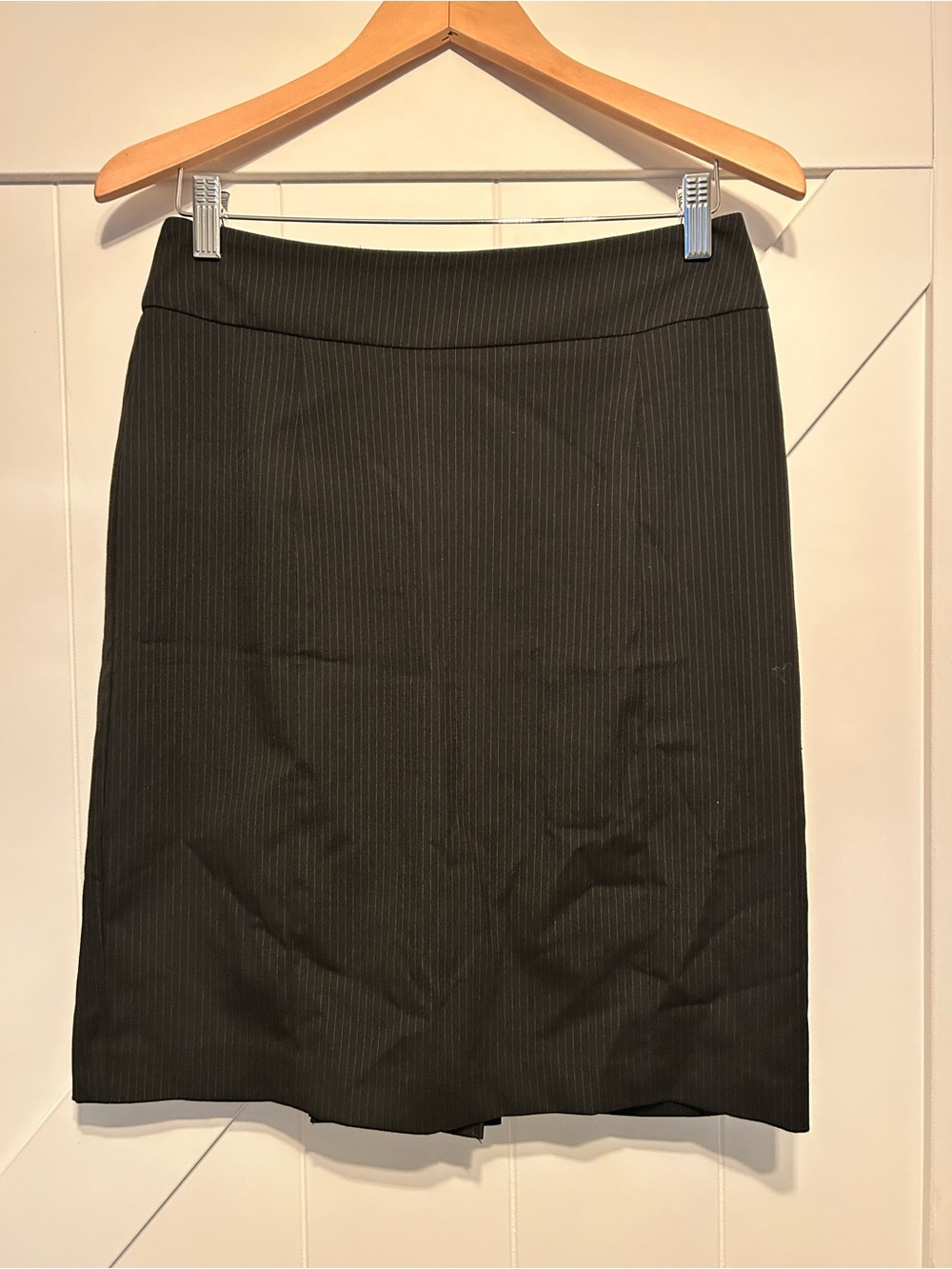 New York & Company Stretch Black Pinstripe Pencil Skirt Size 4